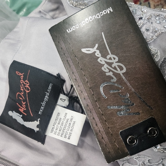 New Mac Duggal  11168 Embroidered Lace Illusion Long Sleeve A-Line Gown Size 4 H - Picture 7 of 8